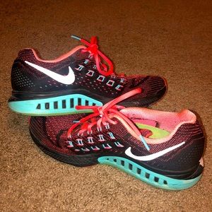 SOLD Women’s Nike Sneakers